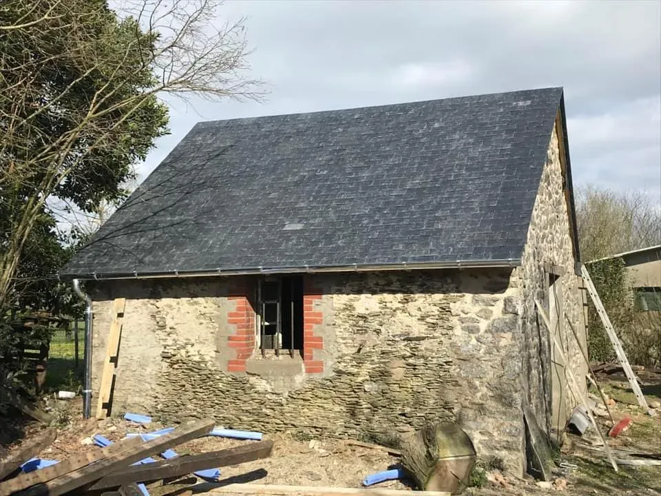 Démoussage de toiture à Arquenay